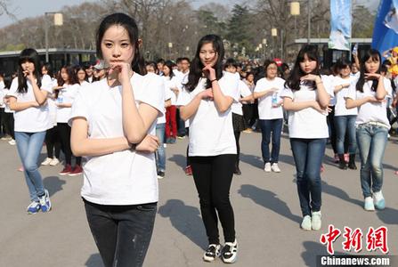 王姬女儿嫁央视名嘴之子，星二代携手闯荡演艺圈，